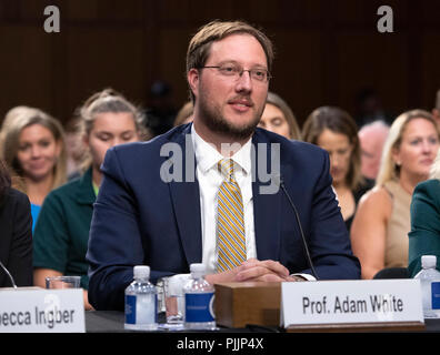 Washington, Stati Uniti d'America. 07Th Sep, 2018. Il Professor Adam White, Direttore esecutivo, il C. Boyden Gray Centro per lo studio dello stato di amministrazione, Antonin Scalia Law School George Mason University Arlington, Virginia testimonia a favore della nomina del giudice Brett Kavanaugh prima che il Senato degli Stati Uniti Comitato giudiziario per la sua designazione come associare la giustizia della Corte suprema degli Stati Uniti per sostituire il ritiro di giustizia Anthony Kennedy al Campidoglio di Washington DC su Venerdì, 7 settembre 2018. Credito: Ron Sachs/CNP | Utilizzo di credito in tutto il mondo: dpa/Alamy Live News Foto Stock