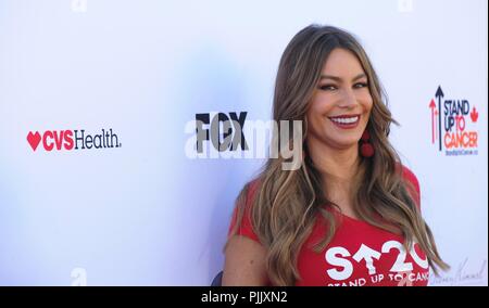 Sofia Vergara presso gli arrivi per stand fino al cancro 2018 (SU2C), Barker Hangar, Santa Monica, CA, 7 settembre 2018. Foto di: Elizabeth Goodenough/Everett Collection Foto Stock