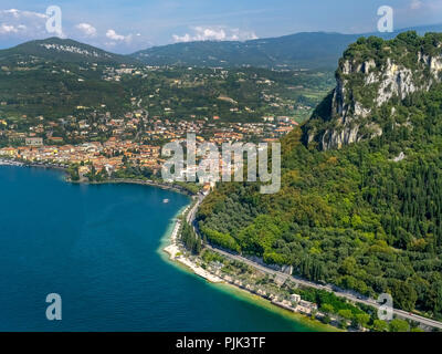 Vista aerea, Rocca di Garda, il Lago di Garda, il Lago di Garda, Garda, Italia settentrionale, Veneto, Italia Foto Stock