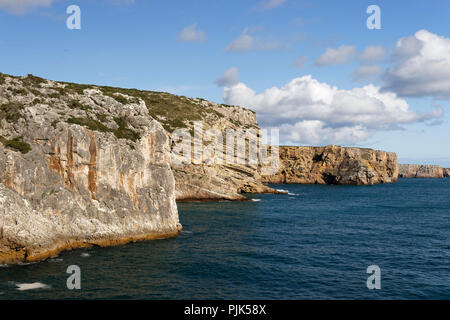 Fortezza Beliche, Fortaleza de Beliche, sulle imponenti coste rocciose di Oceano Atlantico nel Parque Natural do Sudoeste Alentejano e Costa Vicentina tra Sagres e Cabo de Sao Vicente Foto Stock