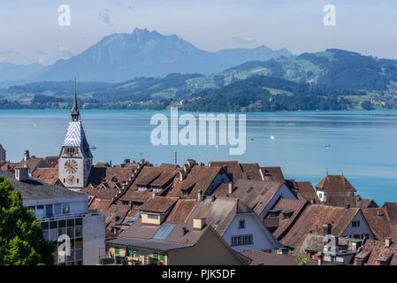 Vista sulla città e sul lago di Zug, Lago di Zugo, cantone di Zug, Svizzera Foto Stock