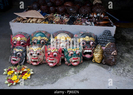 Il tradizionale design Balinese maschere, Pura Gunung Kawi tempio, Ubud, Bali, Indonesia Foto Stock