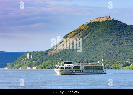 Visegrad (Plintenburg), il fiume Danubio superiore e inferiore e Castello, nave di crociera in Ungheria, Pest, Ansa del Danubio (Dunakanyar) Foto Stock