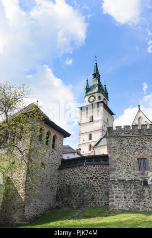 Kremnica (Kremnitz), la cittadina di castello con la Chiesa di Santa Caterina in Slovacchia, Foto Stock