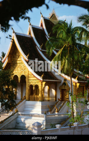 Il bellissimo tempio dorato, Haw Pha Bang nel Museo Palazzo Reale di Luang Prabang. Foto Stock