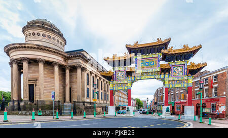 Cancello di ingresso Chinatown a Liverpool, Regno Unito Foto Stock