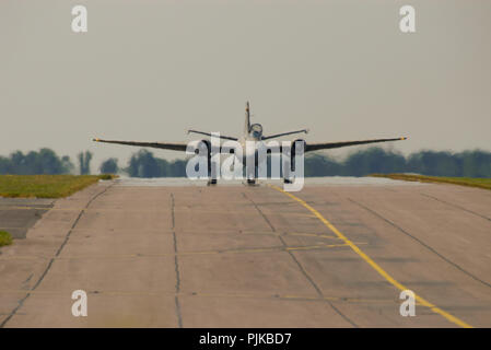 RAF, Royal Air Force English Electric Canberra PR9 jet plane con tettuccio cabina di pilotaggio offset. Pantaloncini costruiti aereo spia Canberra PR9, jet da ricognizione fotografica Foto Stock