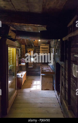 Nel museo Walserhaus nel villaggio di montagna di insediamento Walser Bosco Gurin, Val di Bosco, Vallemaggia, Ticino, Svizzera Foto Stock