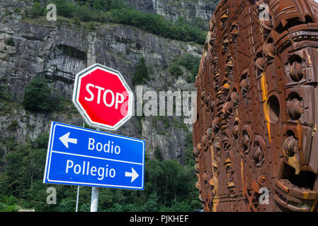 Macchina di foratura di gallerie presso la Galleria di Base del San Gottardo Sud, Pollegio, Ticino, Svizzera Foto Stock