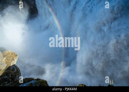 L'Islanda, la forza della natura di Dettifoss, in Europa la cascata più forte, rainbow Foto Stock