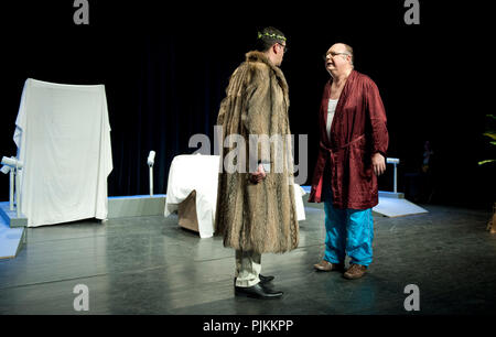 Compagnia di Teatro de Dijlezonen giocando De Vrek da Molière, diretto dal Gie Beullens (Belgio, 22/01/2015) Foto Stock