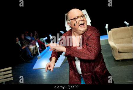 Compagnia di Teatro de Dijlezonen giocando De Vrek da Molière, diretto dal Gie Beullens (Belgio, 22/01/2015) Foto Stock