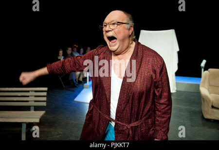 Compagnia di Teatro de Dijlezonen giocando De Vrek da Molière, diretto dal Gie Beullens (Belgio, 22/01/2015) Foto Stock