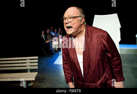 Compagnia di Teatro de Dijlezonen giocando De Vrek da Molière, diretto dal Gie Beullens (Belgio, 22/01/2015) Foto Stock