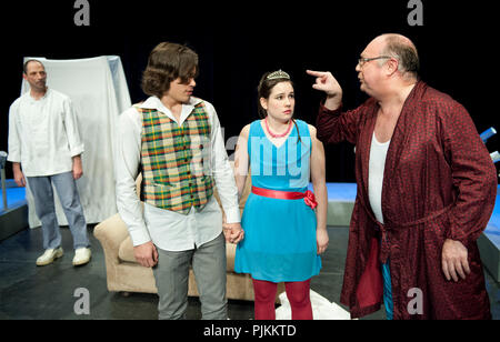 Compagnia di Teatro de Dijlezonen giocando De Vrek da Molière, diretto dal Gie Beullens (Belgio, 22/01/2015) Foto Stock