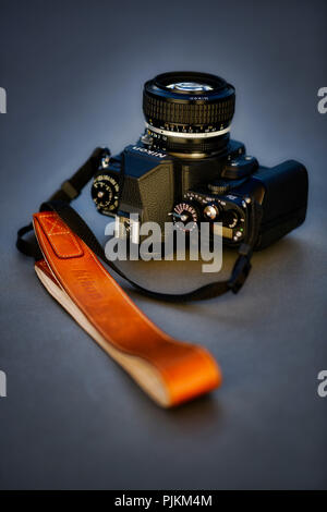 DSLR Nikon Df con il Nikkor AI-S 50mm 1,2 in stile retrò Foto Stock
