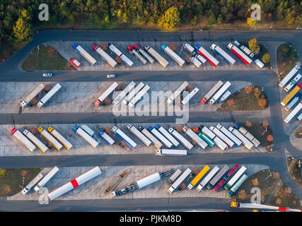 Area di sosta Hamm-Rhynern, strette parcheggi, camion, tempi di guida, pause Hamm, la zona della Ruhr, Nord Reno-Westfalia, Germania Foto Stock