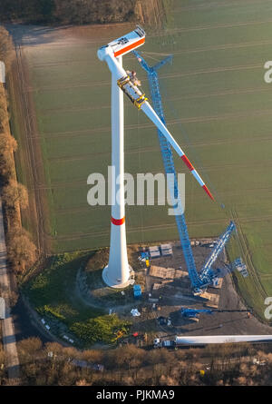 Impianto eolico, Uphusen wind farm tra Lavesumer Straße e Münsterstraße, costruzione di turbine eoliche, energia eolica, energia alternativa, energie rinnovabili, Haltern, Münsterland, Renania settentrionale-Vestfalia, Germania Foto Stock