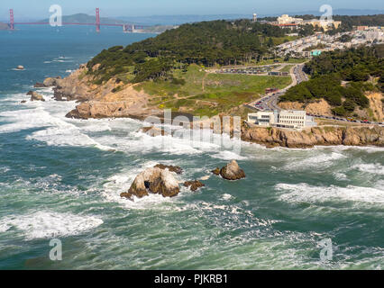 Rocce di tenuta nella parte anteriore del Cliff House e Sutro Bagni, Oceano Pacifico, Ocean Beach, San Francisco Bay Area di San Francisco, Stati Uniti d'America, California, Stati Uniti d'America Foto Stock