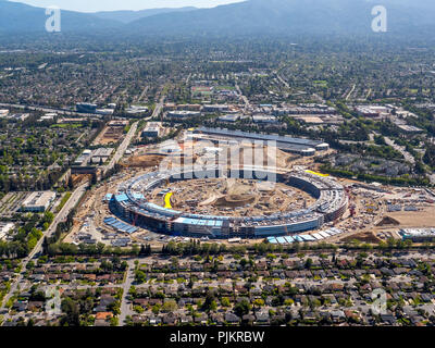 Campus Apple II, edificio rotondo sito, Neo-Futurism, Neofuturism, Apple Inc, Lord Norman Foster architetto, Silicon Valley, Valley, California, Stati Uniti d'America, Cupertino, California, Stati Uniti d'America Foto Stock