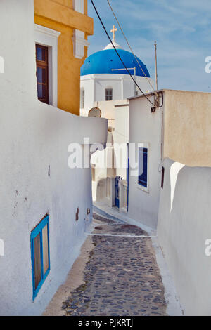 Foto di Pyrgos chiesa e il blu del cielo Foto Stock