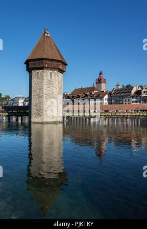 Kapellbrücke e Water Tower, Lucerna, il Lago di Lucerna, il cantone di Lucerna, Svizzera Foto Stock