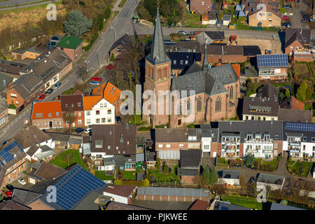 Tönisberg con chiesa parrocchiale San Antonio, Kempen, Basso Reno, Nord Reno-Westfalia, Germania Foto Stock