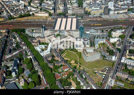 Centro commerciale / Moskauer Strasse, presso la stazione ferroviaria principale di Düsseldorf, Dusseldorf, Renania, Renania settentrionale-Vestfalia, Germania Foto Stock