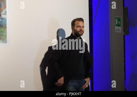 Alessandro Borghi sul tappeto rosso del "Fabrique du Cinema' party in Roma, Italia Foto Stock