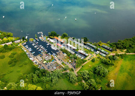 Penisola Plau con canal e boathouses, Plau am See, Meclemburgo Lake District, Mecklenburg Svizzera, Meclenburgo-Pomerania Occidentale, Germania Foto Stock