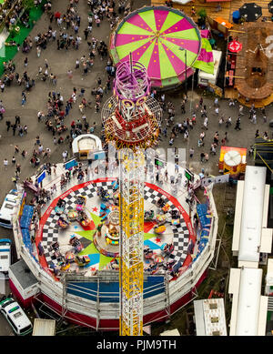 Appendere sopra, la gondola di filatura, in caduta libera, Freefall Tower, Cranger Kirmes 2016, il più grande parco di divertimenti nella zona della Ruhr, Herne-Crange, la zona della Ruhr, Nord Reno-Westfalia, Germania Foto Stock