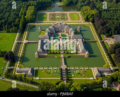 La peste open-air spettacolo, notte di dieci mila candele presso il castello di Nordkirchen, palazzo barocco, il giardino barocco, moated il castello di Versailles di Münsterland, Gräften, Nordkirchen, Münsterland, Renania settentrionale-Vestfalia, Germania Foto Stock