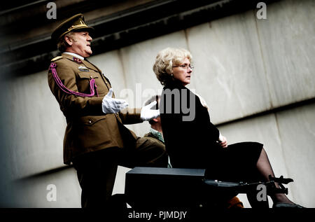 Gilda De Bal e Vic de Wachter sul set del Het Goddelijke Monster serie televisiva, basato sul libro di Tom Lanoye e diretta da Hans Herbot Foto Stock