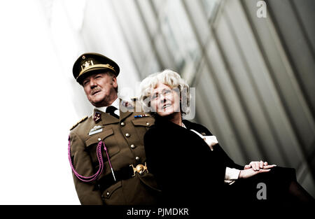 Gilda De Bal e Vic de Wachter sul set del Het Goddelijke Monster serie televisiva, basato sul libro di Tom Lanoye e diretta da Hans Herbot Foto Stock