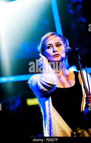 Concerto del cantante belga Geike Arnaert nel teatro Amerikaans, Bruxelles (Belgio, 24/11/2011) Foto Stock