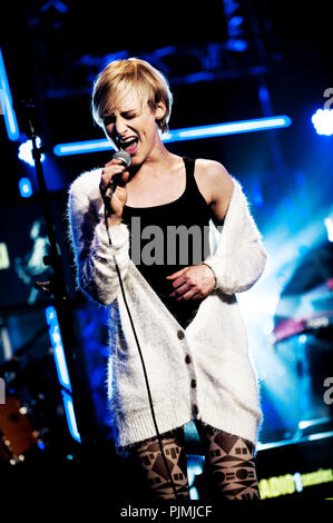 Concerto del cantante belga Geike Arnaert nel teatro Amerikaans, Bruxelles (Belgio, 24/11/2011) Foto Stock