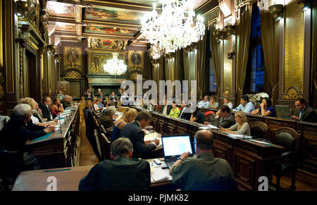 Il consiglio della città di Anversa di decidere circa il Lange Wapper referendum (Belgio, 03/09/2009) Foto Stock