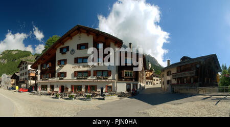 Swiss villaggio alpino di Splügen nei Grigioni (cantone dei Grigioni) Foto Stock