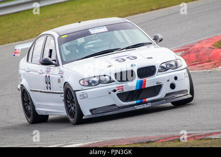 2001 BMW M3 E46, Classe C, con driver James Mumbray durante la CSCC Racetruck serie aperta gara a Snetterton, Norfolk, Regno Unito. Foto Stock
