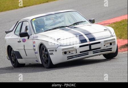 1989 Porsche 944 S2, classe C, con driver Joshua Waddington durante la CSCC Racetruck serie aperta gara a Snetterton, Norfolk, Regno Unito. Foto Stock