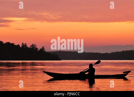 Il kayak al tramonto Foto Stock