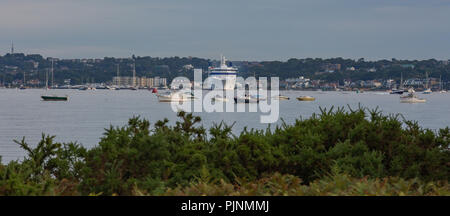 Dorset, Regno Unito. 8 settembre 2018. Il Barfleur lasciando il porto di Poole, trasporto di passeggeri e di merci per la Francia. Una tranquilla giornata per una traversata liscio. Suzanne credito McGowan /Alamy Live News Foto Stock