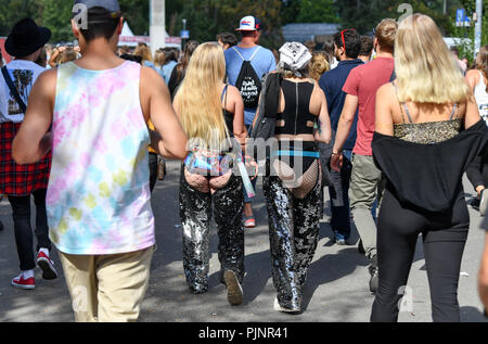 Berlino, Germania. 08 Sep, 2018. Numerosi visitatori per la due giorni di festival di musica di Lollapalooza sui terreni del Parco Olimpico. Credito: Jens Kalaene/dpa-Zentralbild/dpa/Alamy Live News Foto Stock