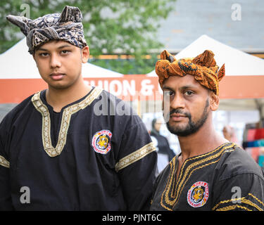 Londra, UK, 8 settembre 2018. Pencak Silat arti marziali dimostrazione. Indonesia Weekend è un weekend lungo festival di cibo indonesiano, cultura, e spettacoli di moda a Potters Field Park vicino al Tower Bridge di Londra. Credito: Imageplotter News e sport/Alamy Live News Foto Stock