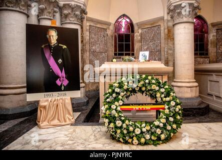 Brussel, Belgio. 08 Sep, 2018. crypte di HM King Boudewijn a Onze Lieve Vrouwekerk in Laken, in data 8 settembre 2018, durante la Celebrazione Eucaristica in occasione del XXV anniversario della morte di HM King Boudewijn foto : Albert Nieboer/ Paesi Bassi OUT/point de vue OUT | Credit: dpa/Alamy Live News Foto Stock