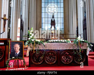 Brussel, Belgio. 08 Sep, 2018. Foto di HM King Boudewijn a Onze Lieve Vrouwekerk in Laken, in data 8 settembre 2018, durante la Celebrazione Eucaristica in occasione del XXV anniversario della morte di HM King Boudewijn foto : Albert Nieboer/ Paesi Bassi OUT/point de vue OUT | Credit: dpa/Alamy Live News Foto Stock