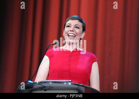 Venezia, Italia. 8 Sep, 2018. Attrice britannica Olivia Colman offre un discorso dopo aver vinto il premio come Migliore Attrice per la sua performance in "favorito" al settantacinquesimo Venice International Film Festival di Venezia, Italia, Settembre 8, 2018. Credito: Cheng Tingting/Xinhua/Alamy Live News Foto Stock