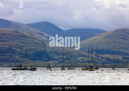 Nuvole minacciose sopra Loch Lomond Scozia, Regno Unito. Foto Stock