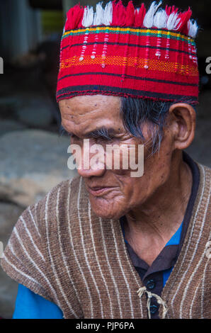 Ritratto di un uomo della minoranza Ifugao a Banaue nelle Filippine Foto Stock