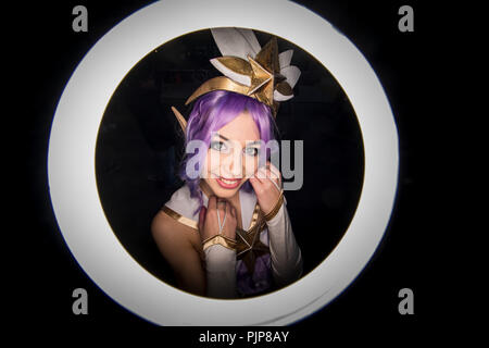 Un ringflash vista di cosplayers visto durante la smash! Convenzione (Sydney Manga e Anime Mostra) il 19 agosto 2017 a Sydney, in Australia. SMASH è il più grande della cultura pop convenzione in Australia, dedicata agli artisti e creatori nell'industria creativa, concentrandosi sul fumetto, giocattoli, giochi, filmati e animazioni. (Foto di Hugh Peterswald). Foto Stock
